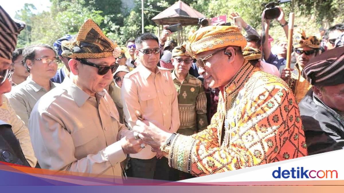 Buka Festival Liangkobori, Menbud Ajak Lindungi Warisan Prasejarah Muna