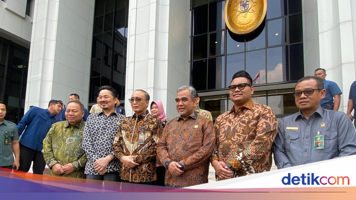 Hadir di Pemakaman Khamenei, Muzani Ungkap Pesan Prabowo ke Pemerintah Iran