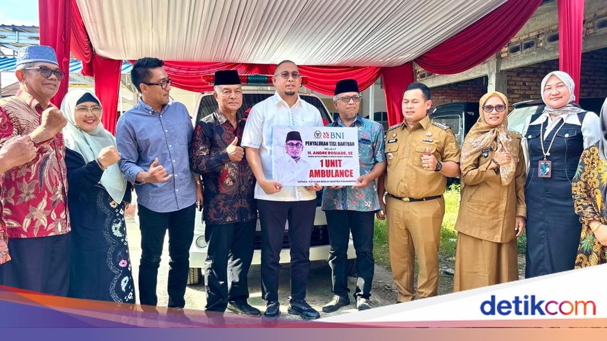 Andre Rosiade Serahkan Ambulans untuk Warga Pagambiran, Tegaskan Hadir dengan Kerja Nyata