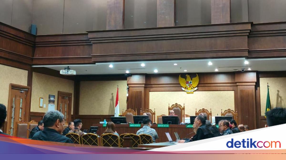 Bos Kargo Beri Kartu Kredit ke Anak Buah Buat Bayar Karaoke Pejabat Bea Cukai