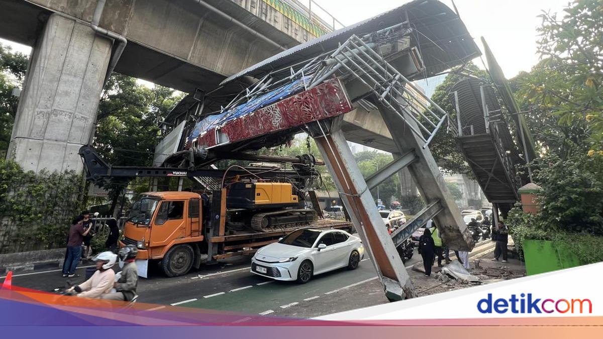 Titik-titik Kemacetan Dampak Truk Nyangkut di JPO Tendean Jaksel