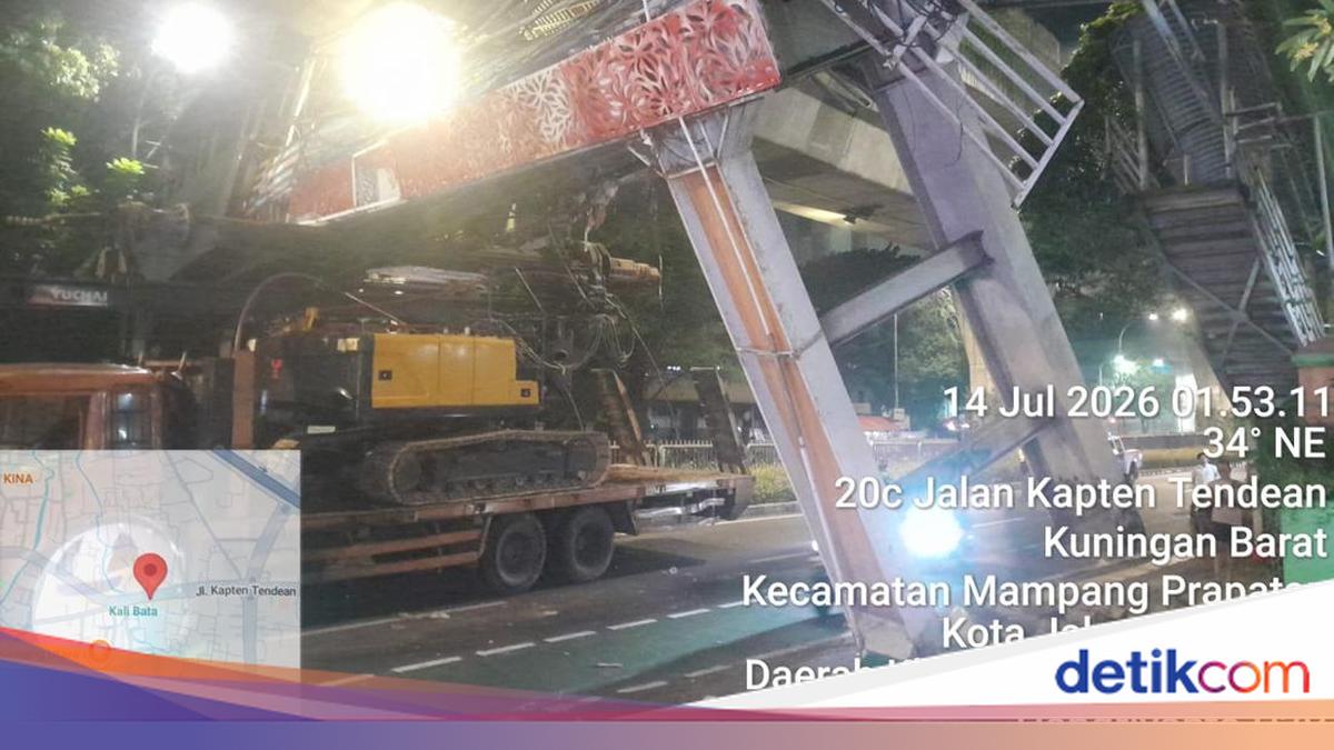 Daftar Rute TransJ yang Terdampak Imbas Truk Nyangkut di JPO Tendean Jaksel