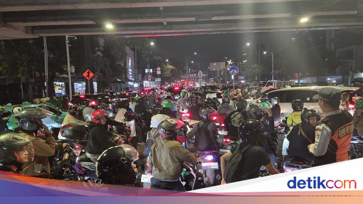 Simpang Mampang Macet Segala Arah Malam Ini Imbas Pembongkaran JPO Tendean