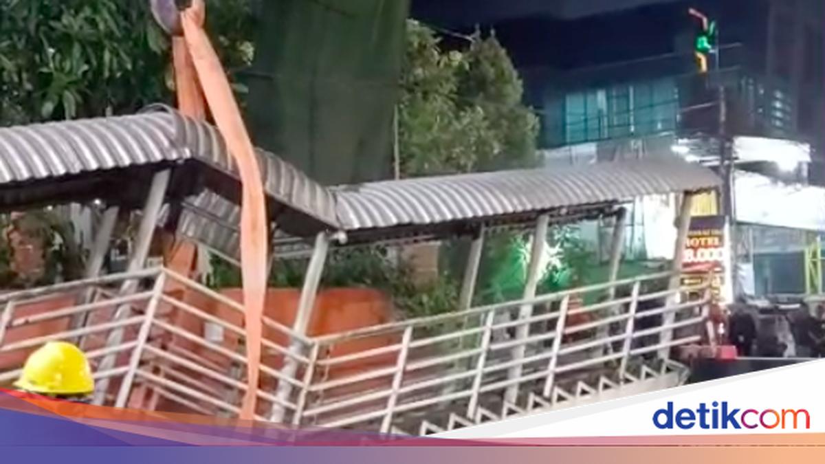 Dishub Ungkap Penyebab Pembongkaran JPO Tendean Berlangsung 10 Jam Lebih
