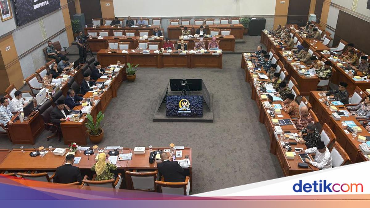 Rapat di DPR, Menhaj Lapor Butuh Rp 4 T untuk Uang Muka Tenda Haji di Saudi