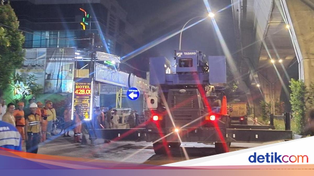 Sejumlah Jalan Arah Blok M Masih Ditutup Imbas JPO Tendean Ditabrak Truk