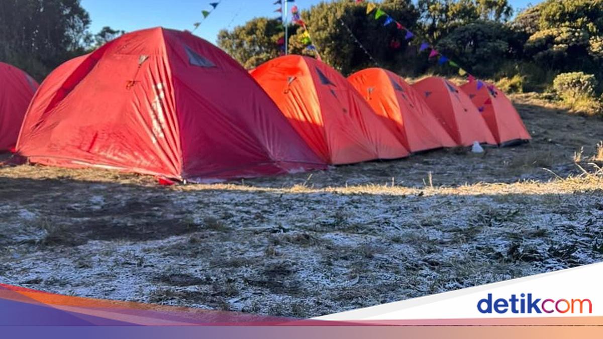 Puncak Gunung Merbabu Membeku, Pendaki Mesti Ekstra Hati-hati!