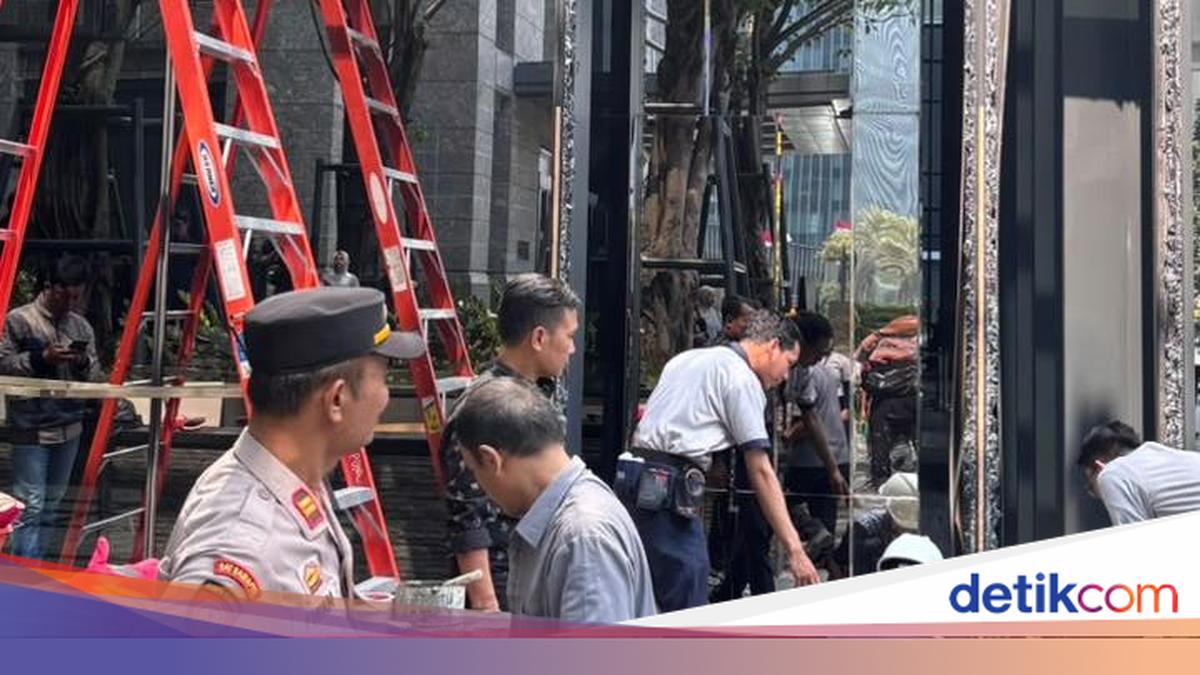 Kecelakaan BYD Tabrak Kaca Gedung SCBD: Pelajaran Penting Hindari Salah Injak Pedal