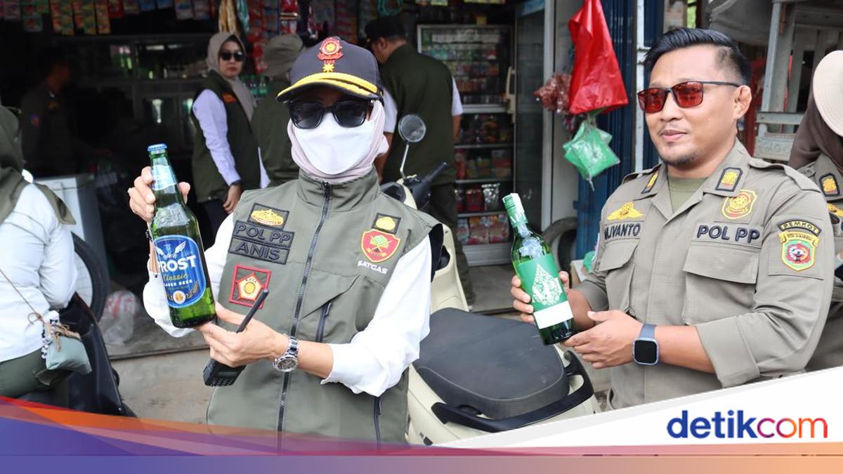 Satpol PP Samarinda Sita Puluhan Botol Miras-Alkohol dari Warung Kelontong
