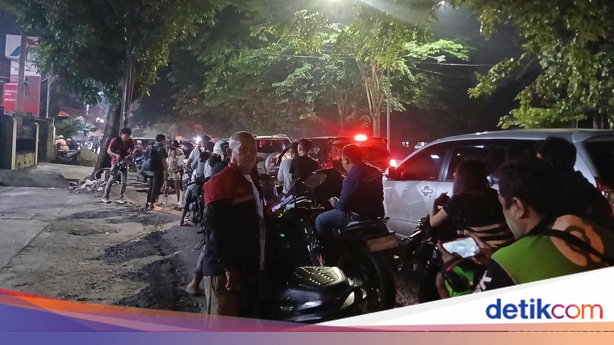 BBM Langka di Medan, Warga Antre Berjam-jam di SPBU