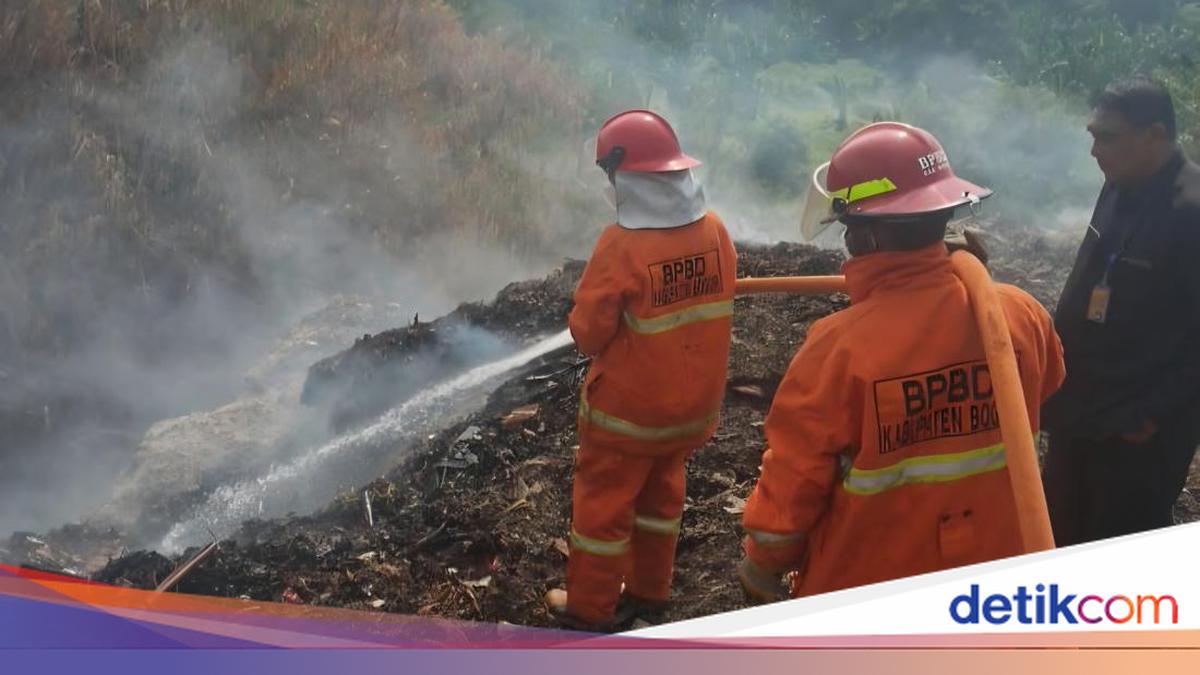 Kebakaran di TPS Liar Cikeas Terjadi Sejak Pekan Lalu, Asap Kini Muncul Lagi