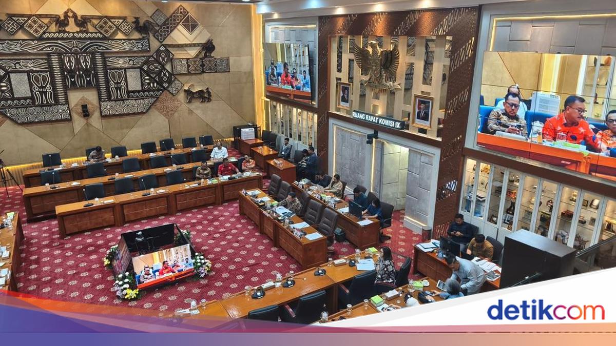 Rapat di DPR, Legislator PKS Minta BGN Kembalikan MBG Jadi Program Sosial