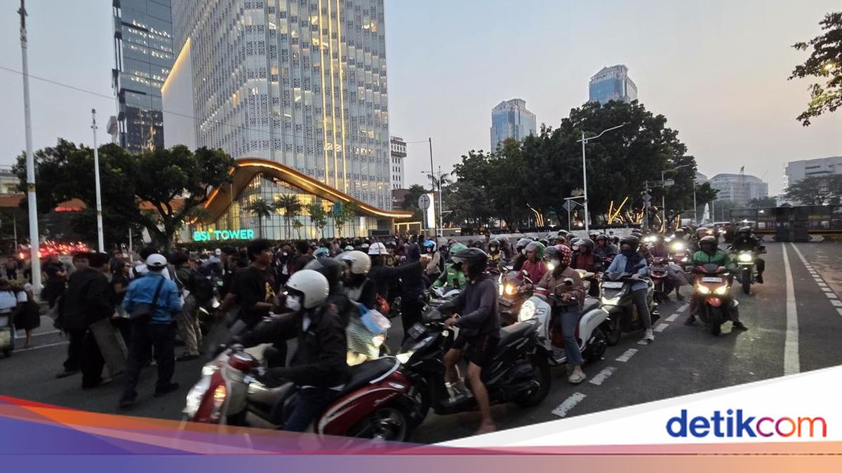 Demo di Jalan Medan Merdeka Selatan Selesai, Lalin Arah Gambir Normal Lagi