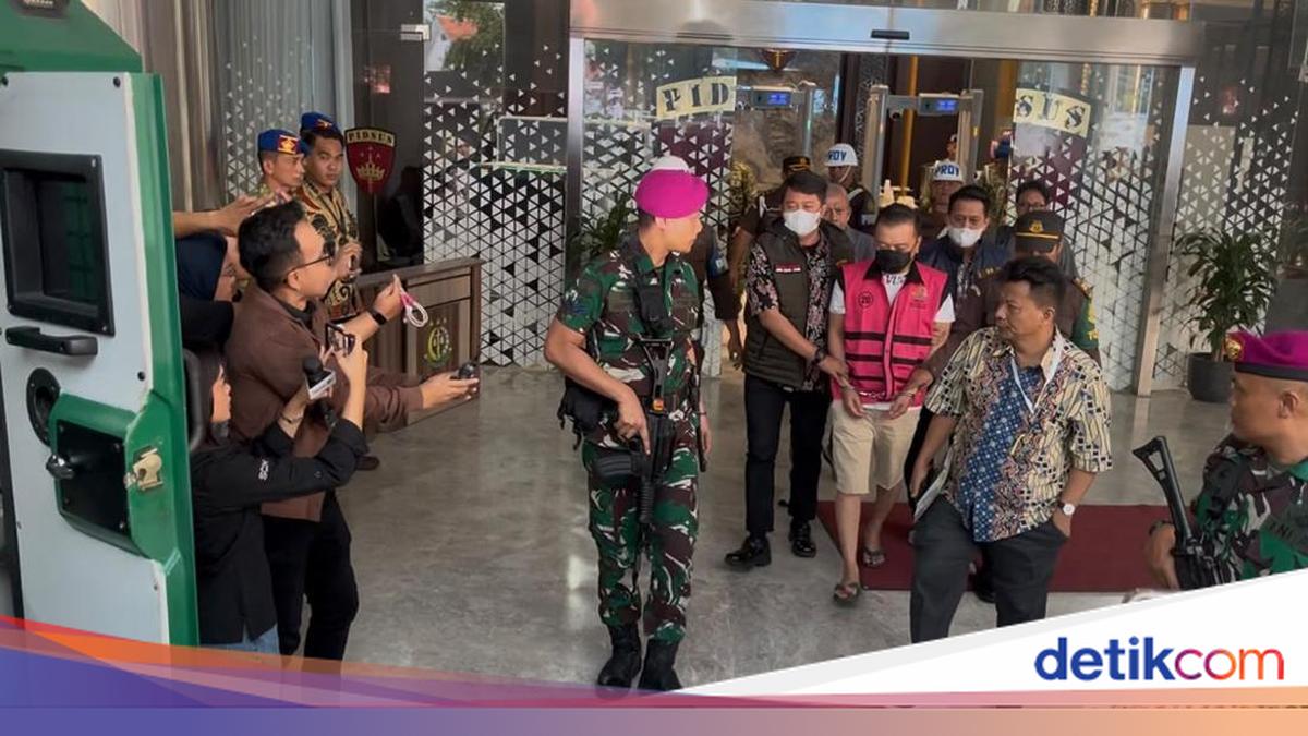 Kini Pakai Rompi Pink, Don Ritto Resmi Ditahan Kejagung