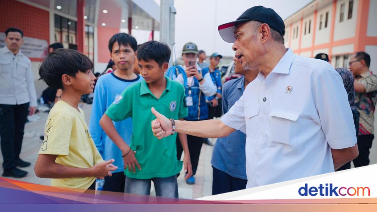 Wamensos Bawa Pesan Prabowo ke Ratusan Siswa Baru Sekolah Rakyat di Semarang