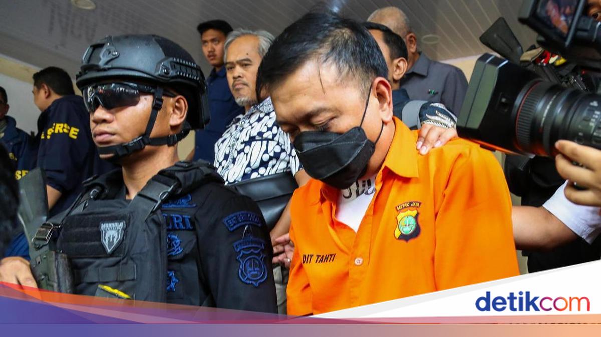 Pengawalan Ketat Warnai Pelimpahan Don Ritto ke Kejaksaan Agung - Topikini