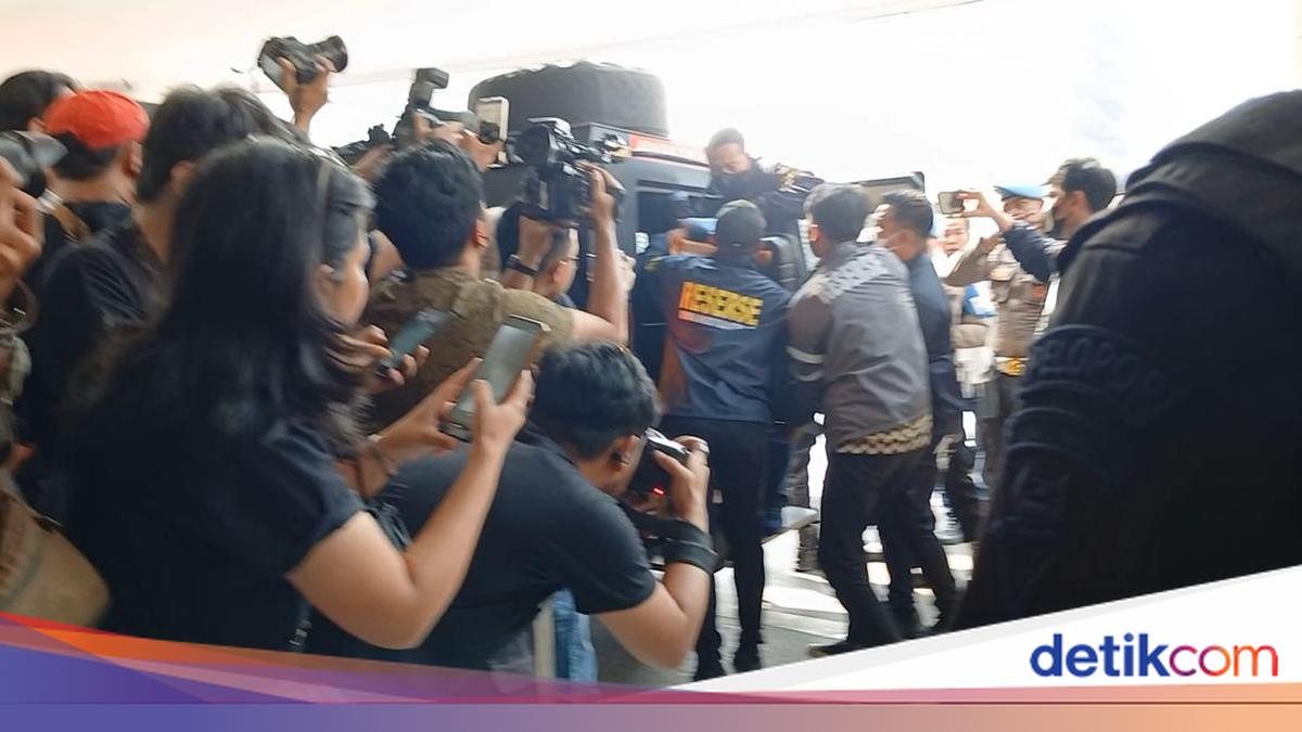 Beratnya Duit dan Emas 74 Kg Bukti Kasus Febrie Sampai Harus Diangkat 3 Orang