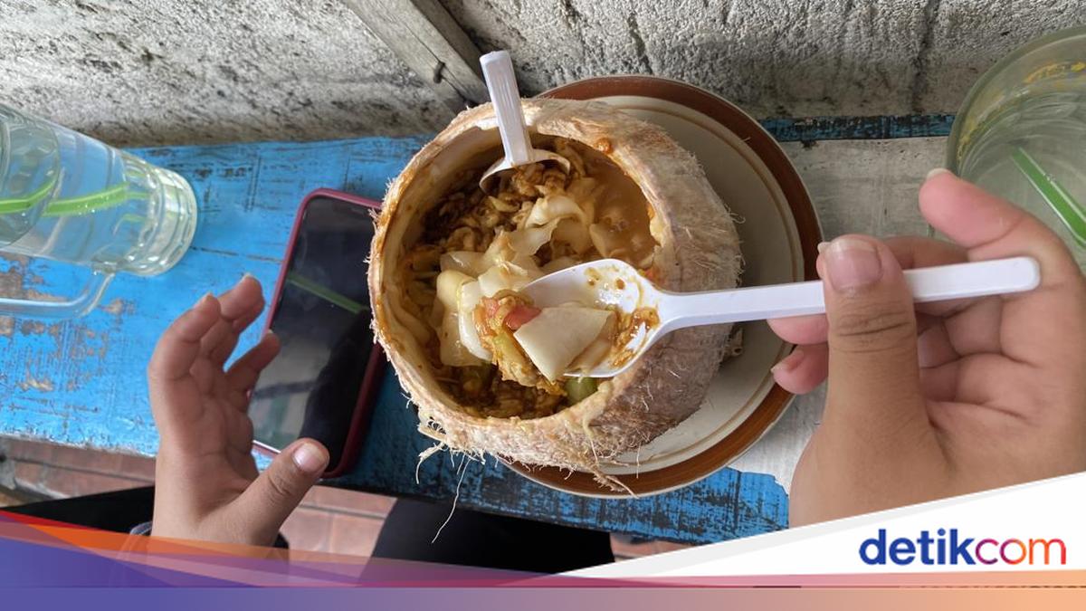 Uniknya Rujak Amerika di Semarang, Disajikan Pakai Batok Kelapa