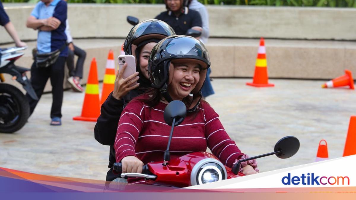 Antusiasme Warga Jajal Motor Listrik VinFast