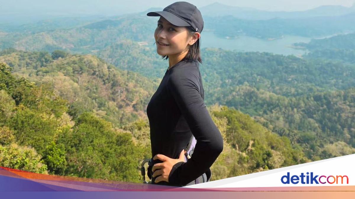 Potret Prilly Latuconsina Liburan-Santap Durian di Kulon Progo