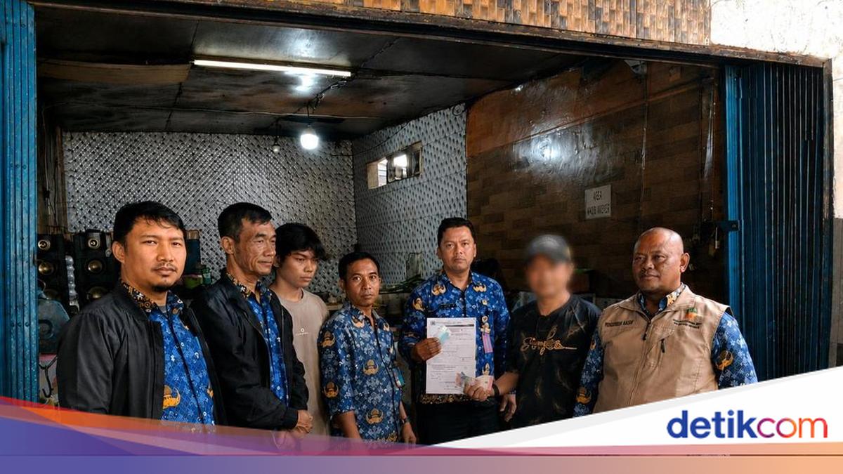Terekam CCTV, Warga Jaksel Didenda Rp 500 Ribu karena Buang Sampah Sembarangan