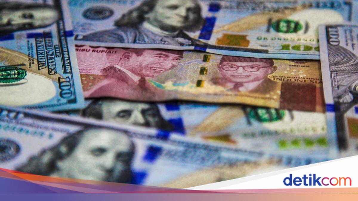 Dolar AS Kembali Tekan Rupiah, Balik ke Level Rp 18.000/US$