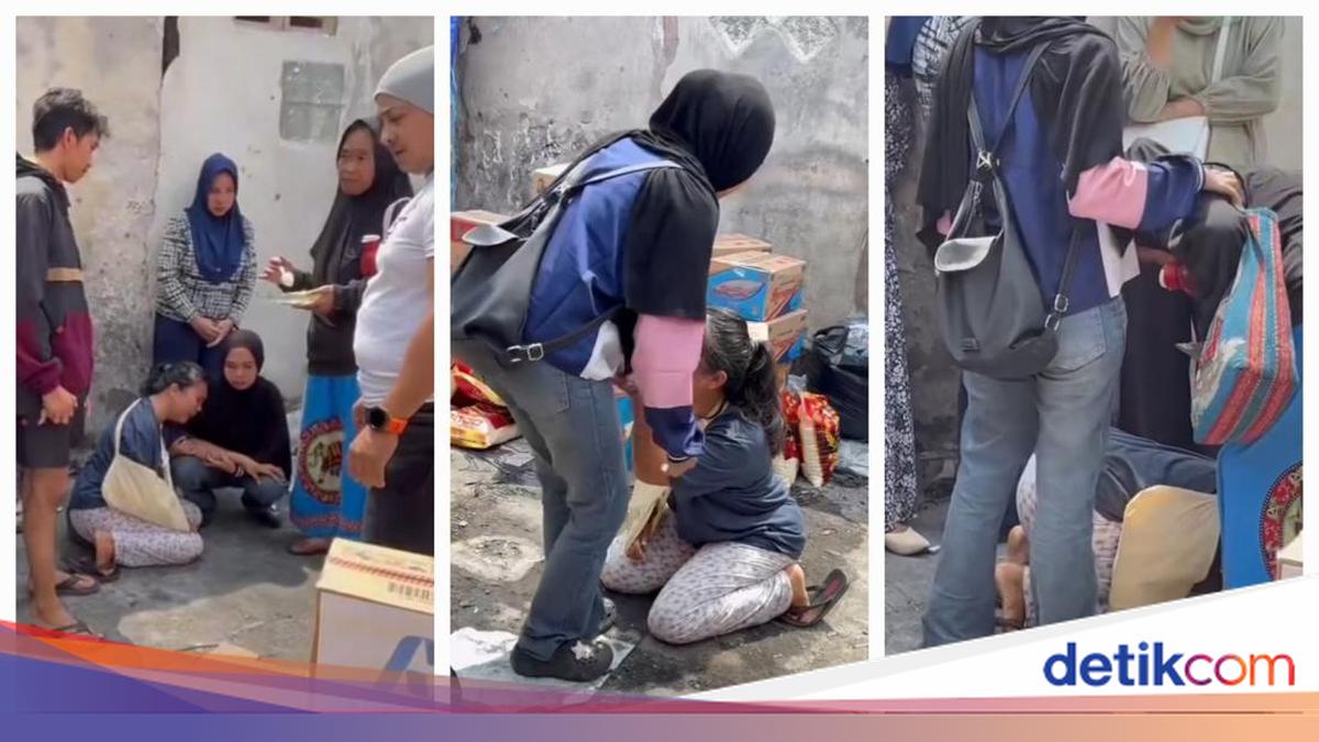 Istri Pembakar 10 Rumah di Lubuklinggau Sujud Minta Maaf ke Tetangga