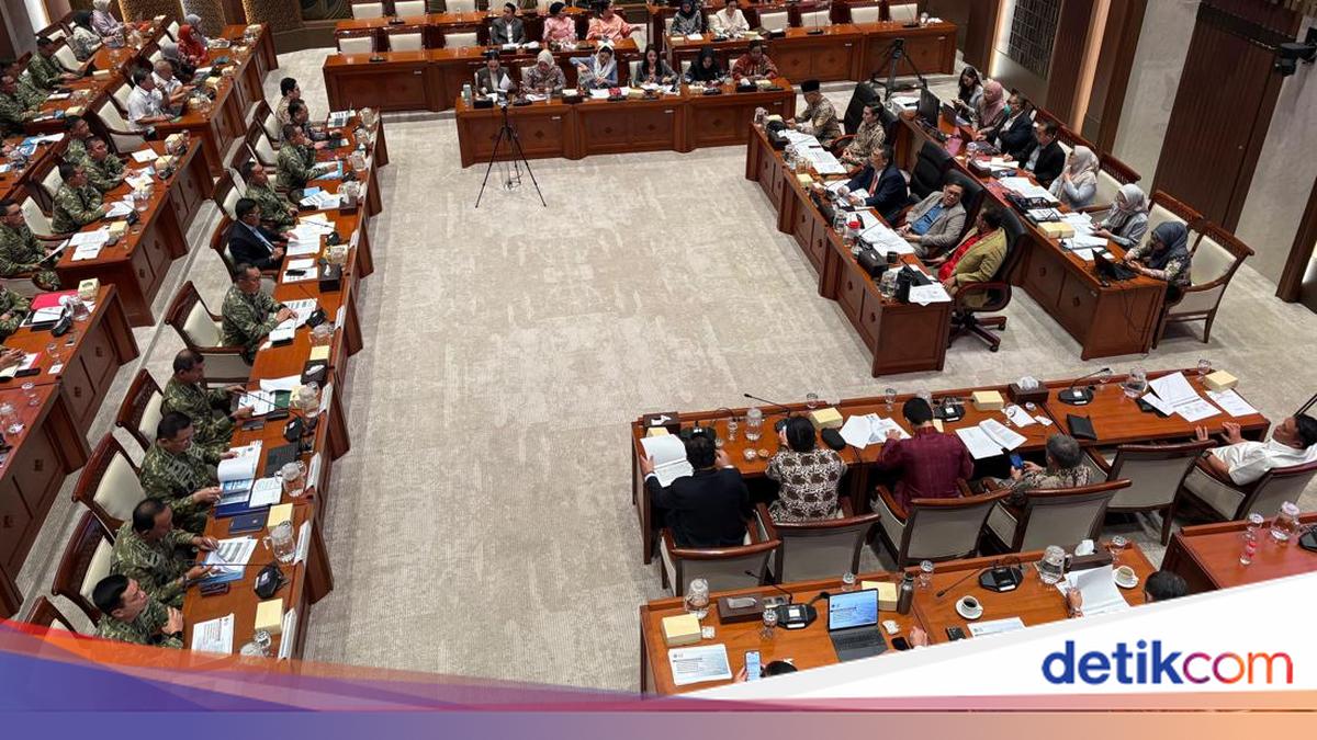 Legislator Soroti Usia Kapal Induk Hibah Italia 40 Tahun, Singgung Anggaran