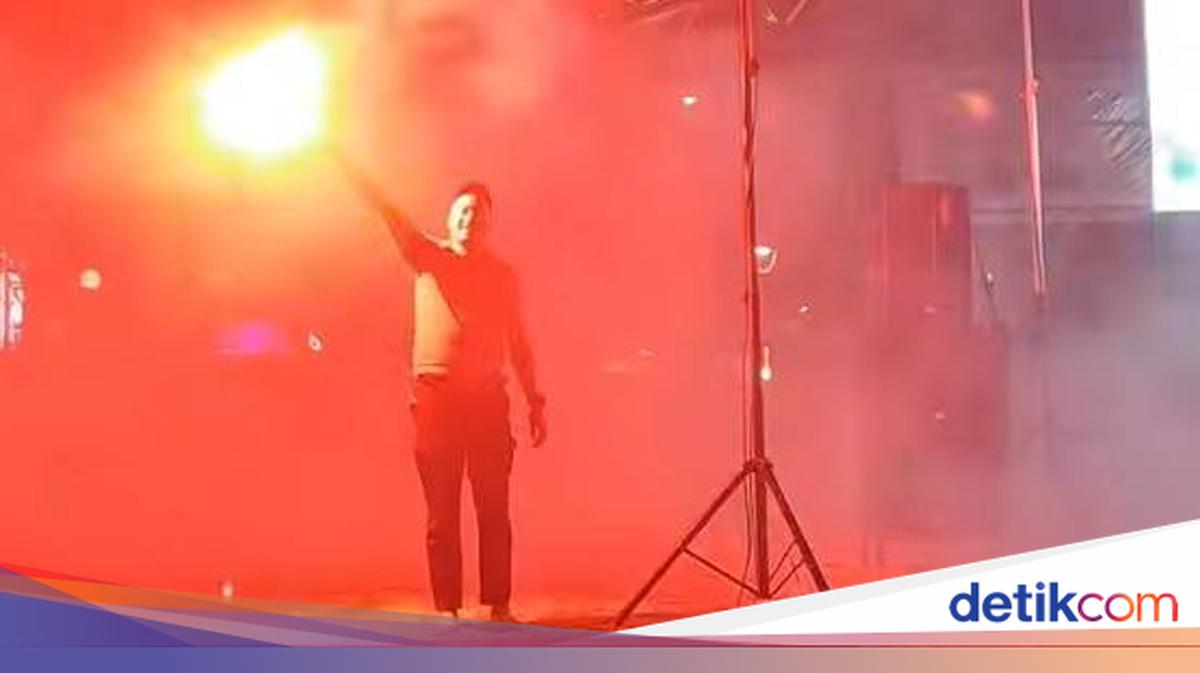 Viral Ajudan Walkot Parepare Nyalakan Flare Berujung Ribut dengan Warga