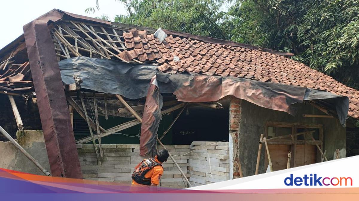 9 Rumah di Bogor Rusak Diterjang Angin Kencang, Warga Mengungsi