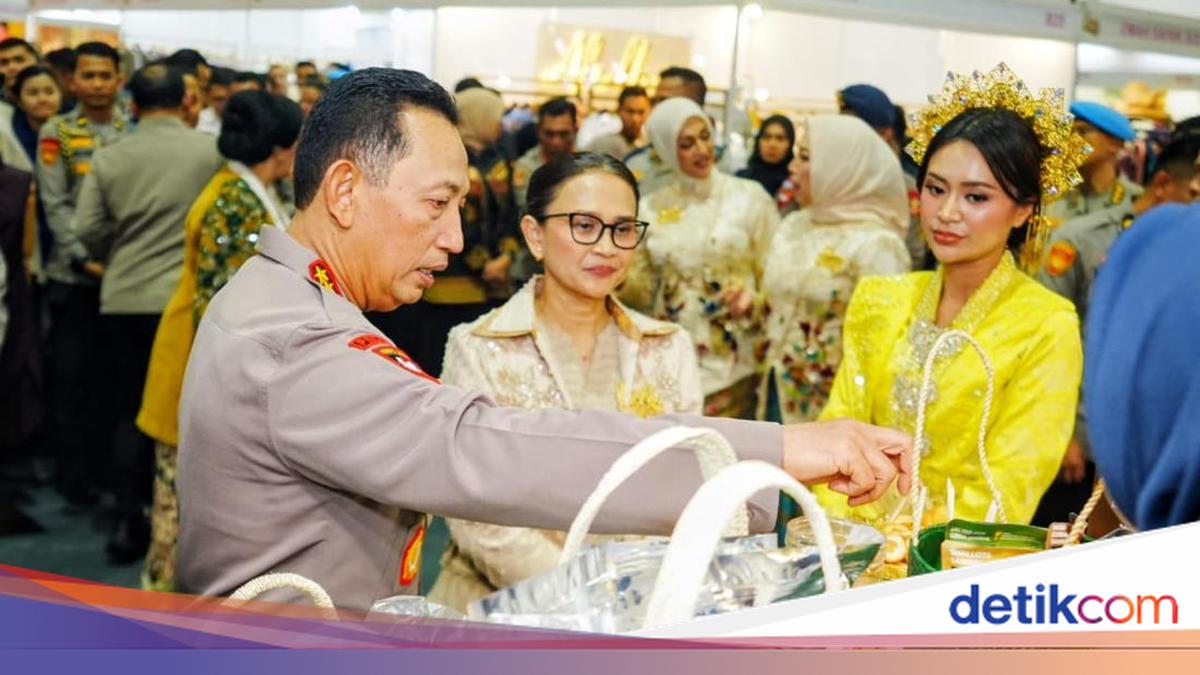 Kapolri Tinjau Bazar Kreasi Bhayangkari Nusantara di JCC Senayan