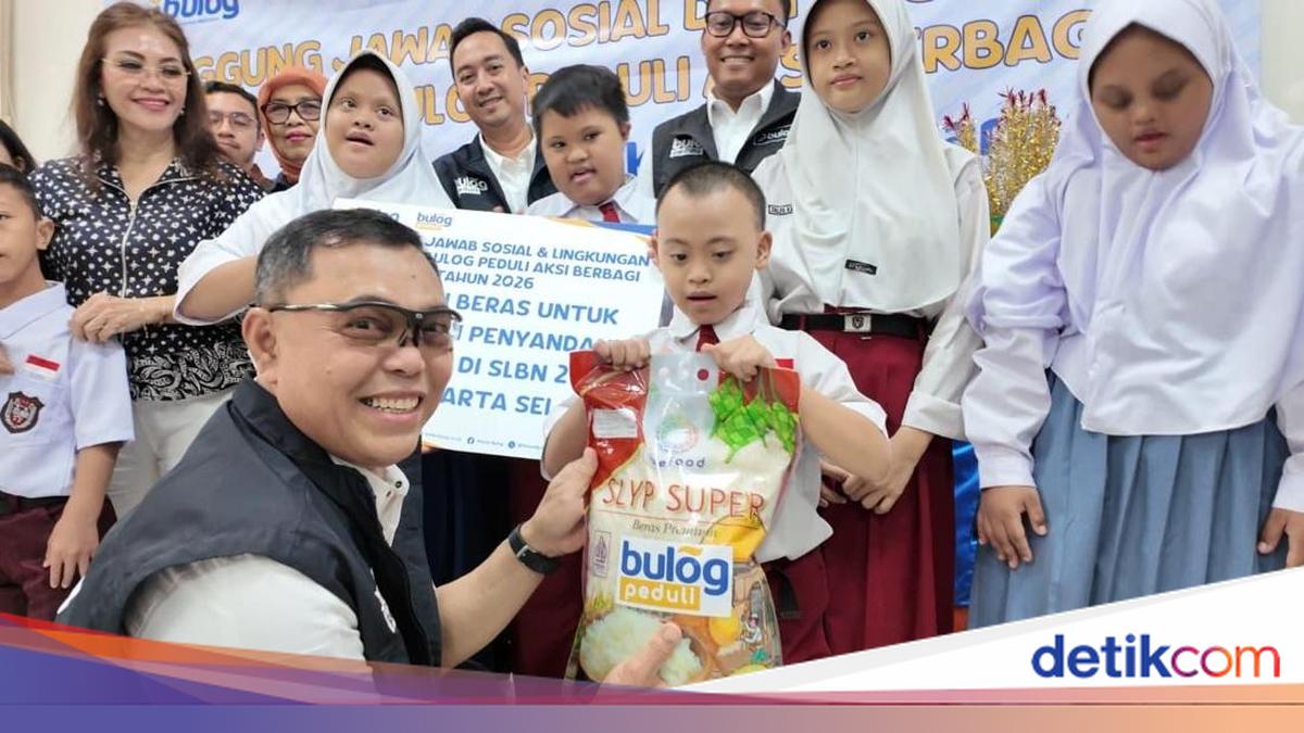 BULOG Salurkan 500 Paket Beras bagi Anak-anak Penyandang Disabilitas