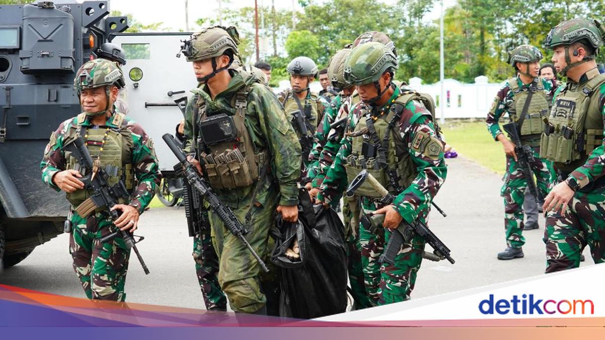 TNI Evakuasi 2 Jenazah Warga yang Ditembak OPM di Yahukimo