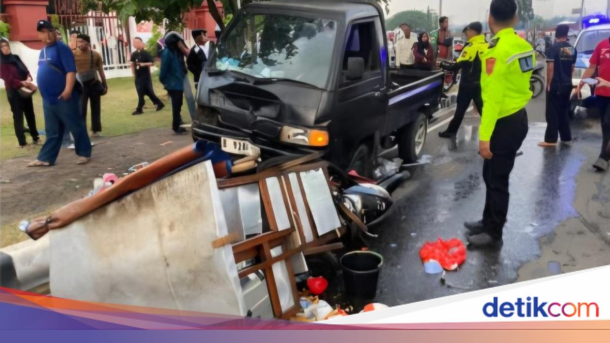 Pikap Tabrak Motor hingga Gerobak Bakso di Pakansari Bogor, 2 Orang Luka