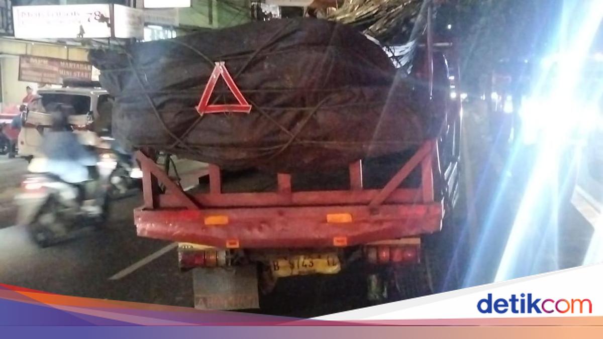 Ada Truk Patah As, Lalin di Ciputat Tangsel Sempat Macet