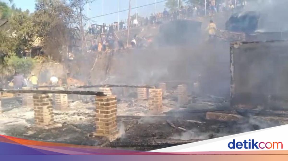 Kebakaran Kampung Adat di Sukabumi, 70 Rumah Ludes dan 420 Orang Ngungsi