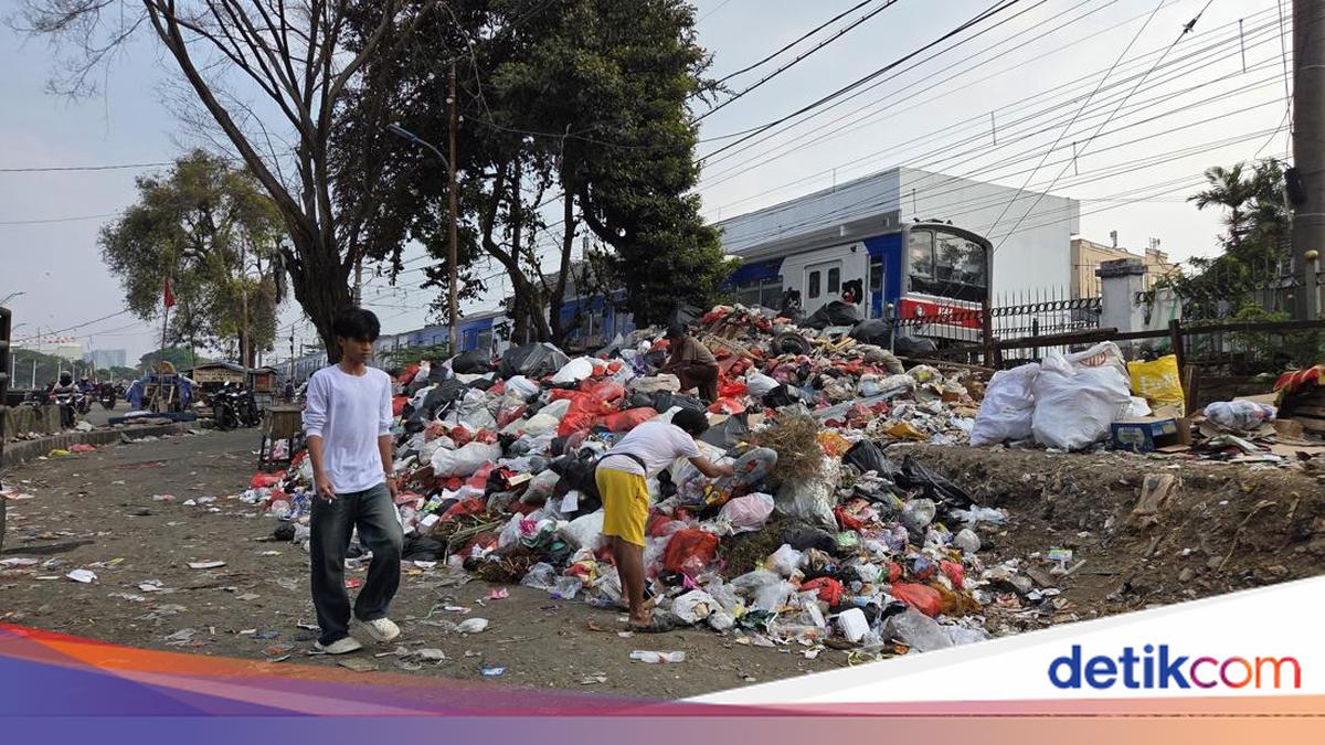 Warga Sebut TPS Liar di Pasar Minggu Jadi Tempat Buang Sampah dari Luar