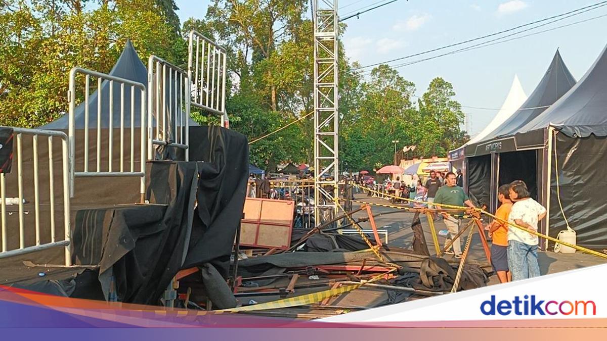 Penampakan Tribun Ambruk di GOR Satria Purwokerto Digaris Polisi