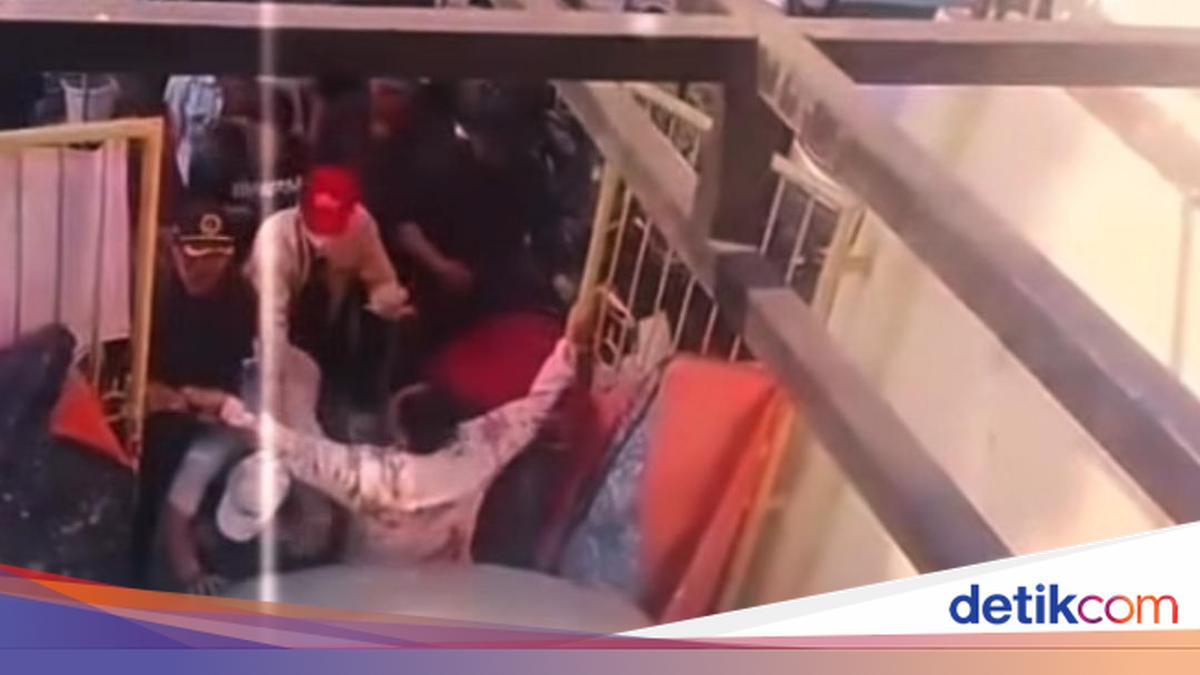 Ormas Ngamuk Rebut Ruko Warga Surabaya, Pemilik Babak Belur Duluan!