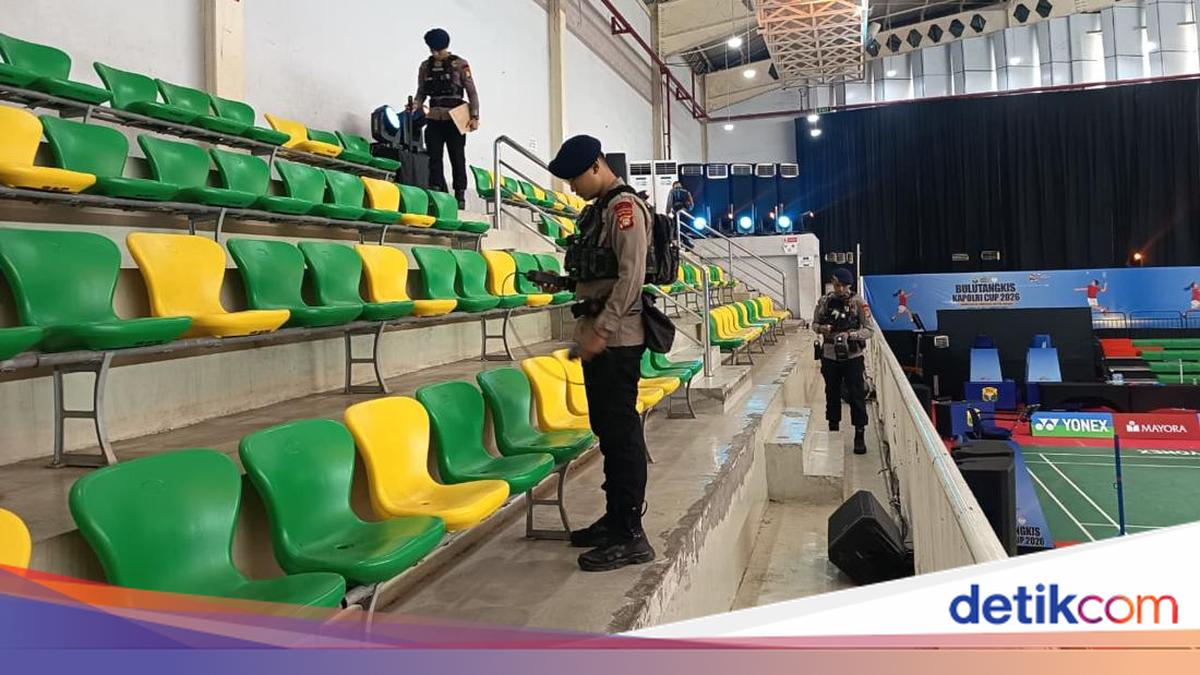 Brimob Sterilisasi GOR UNJ Pastikan Bulu Tangkis Kapolri Cup 2026 Aman