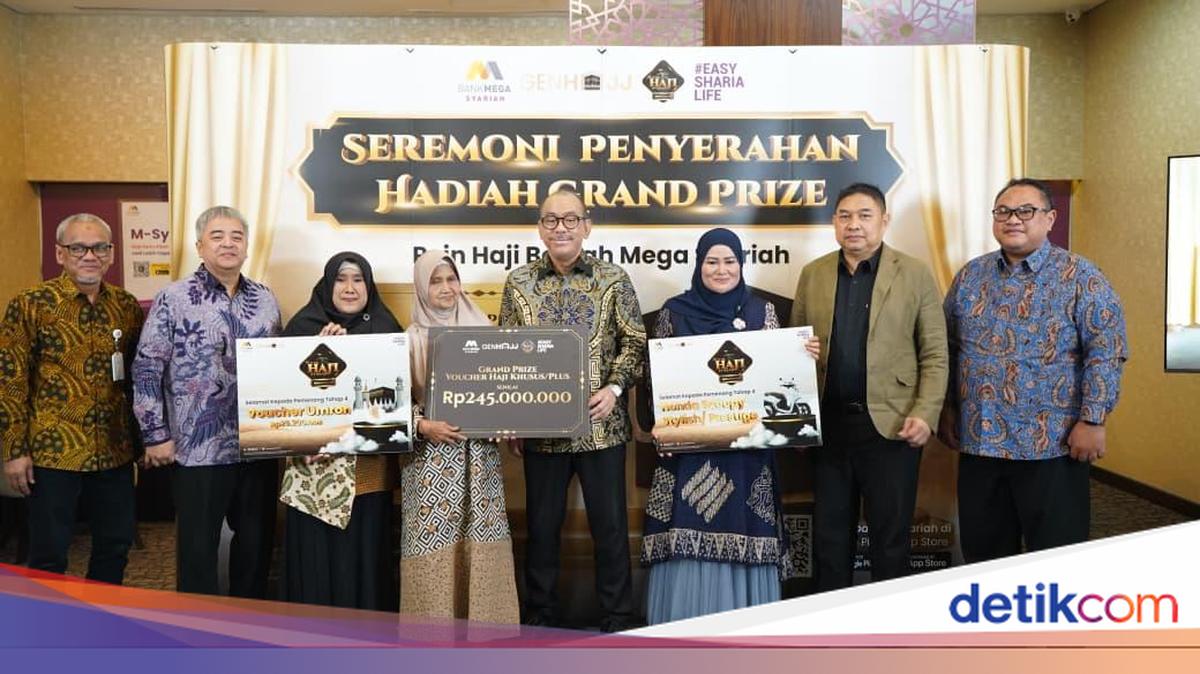 Mega Syariah Serahkan Grand Prize Voucher Haji Khusus Rp 245 Juta