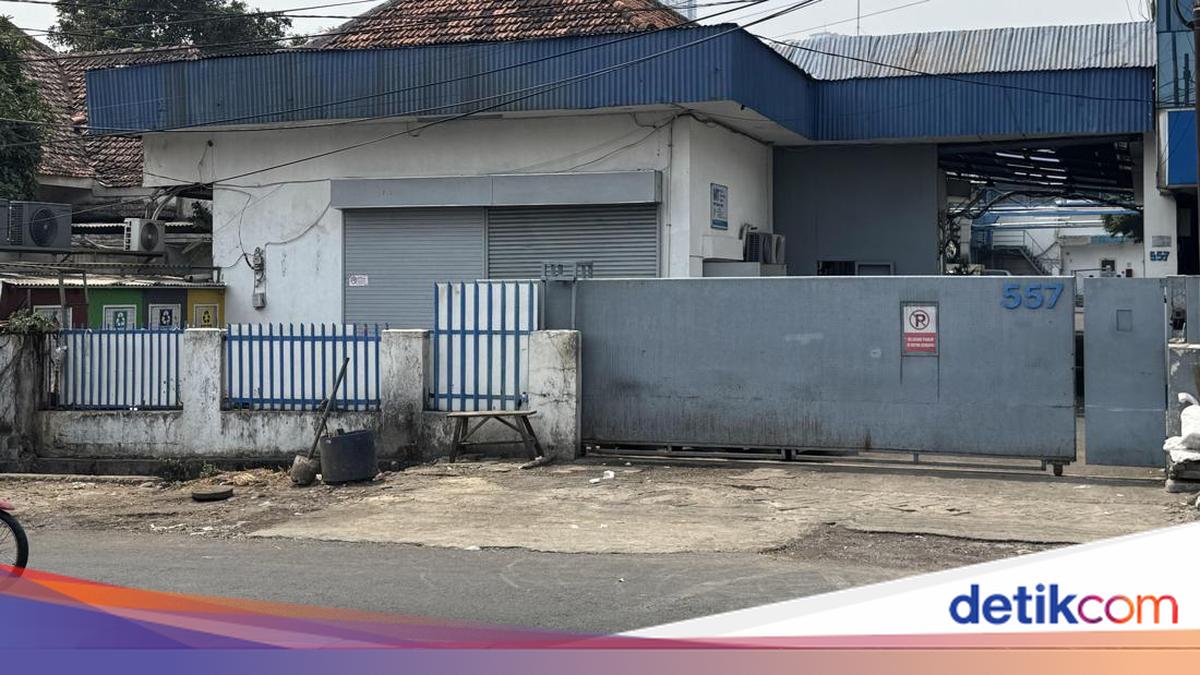 Saksi Ungkap Banyak Botol Kemasan di Gudang Obat Jaksel yang Terbakar