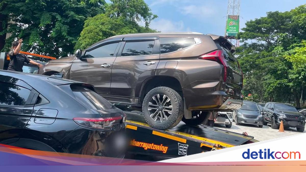 KPK Sita Mobil Pajero Sport dari Istri Kedua Bupati Kuansing