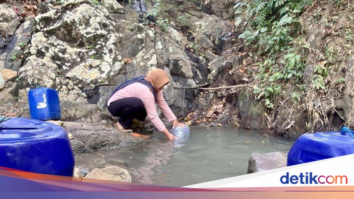 Kemarau, Warga di Gunungkidul Jalan 2 Km 5 Kali Sehari untuk Angkut Air