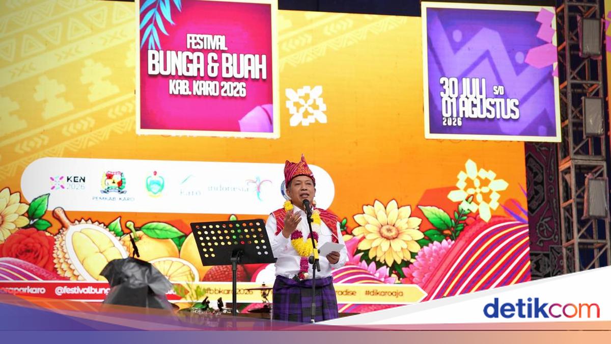 Menkop Puji Festival Bunga-Buah Kabupaten Karo untuk Promosikan Hasil Tani