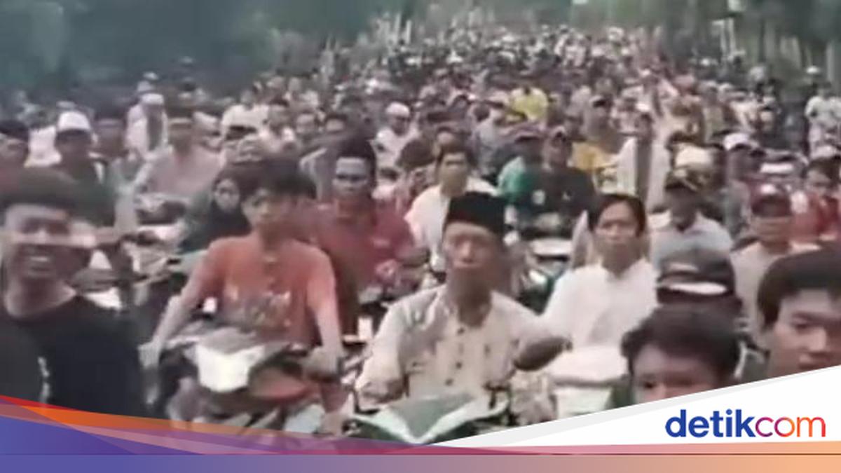 Pemakaman Kades di Pemalang Viral Diantar Lautan Warga, Ini Sosoknya