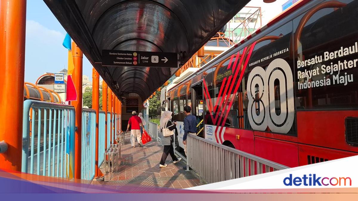 Warga Tak Masalah Tarif TransJ Blok M-Soetta Naik, Minta Armada Ditambah