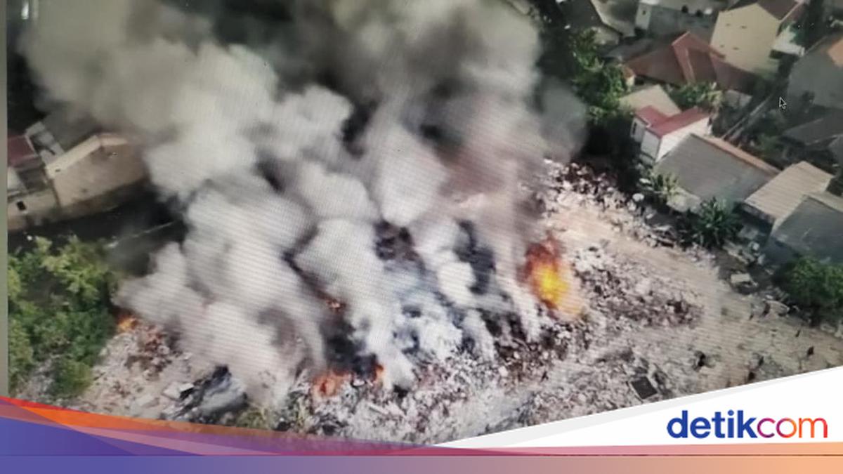Kronologi Petugas Damkar Meninggal Saat Padamkan Kebakaran di TPS Liar Jaktim