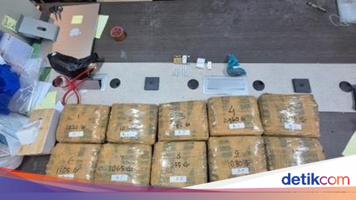 Bareskrim Bongkar Penyelundupan 10 Kg Ganja dalam Paket Vespa di Bus ALS