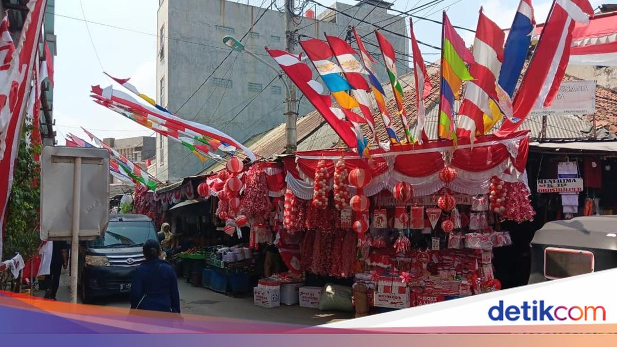 Harapan Panen Buyar, Penjual Bendera Teriak Sepi Pembeli di Awal Agustus
